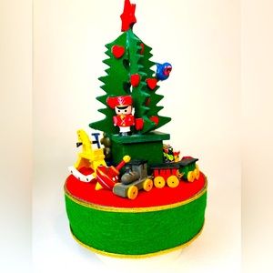 Sanyo Japan Vintage Kitschy Christmas Music Box